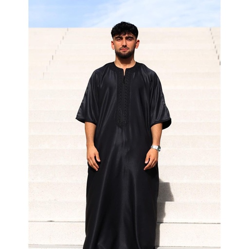 Qamis noir